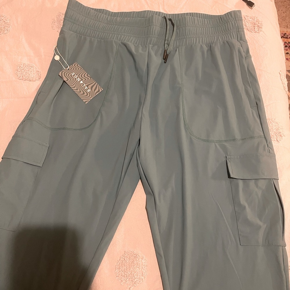 Balance Athletica Women’s Swift Cargo Jogger in Agave BRAND NEW!